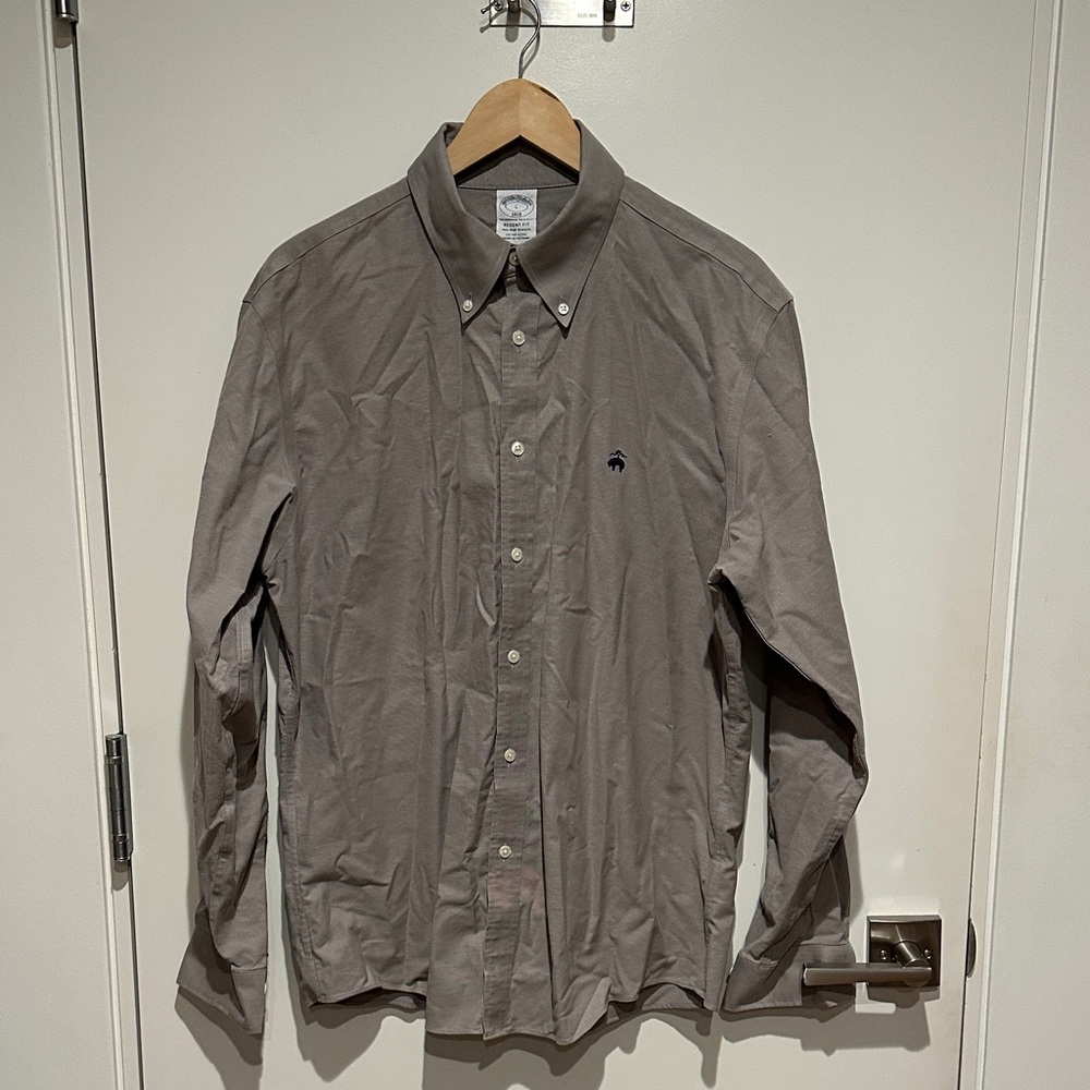 Izod Men's Long-Sleeve Button-Down Shirt in Light Brown